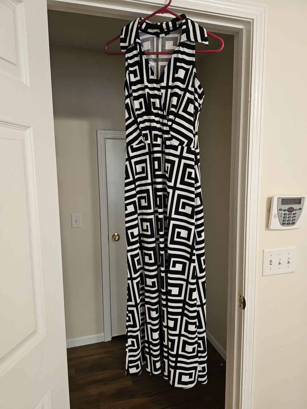 Sleeveless Black and White Geometric Maxi Dress
